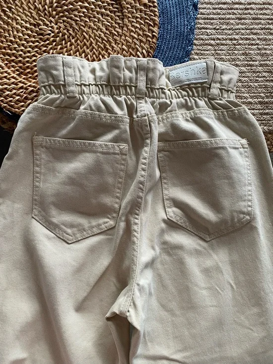 BERSHKA High-Rise Paper Bag Crop Jeans in Cream - Women! 🐚 - Picture 8 of 16